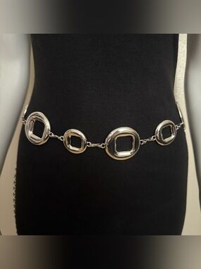 Silver tone metallic circle chain belt